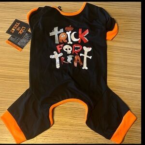 Hotel Doggy Lick Or Treat Dog Shirt. Large.